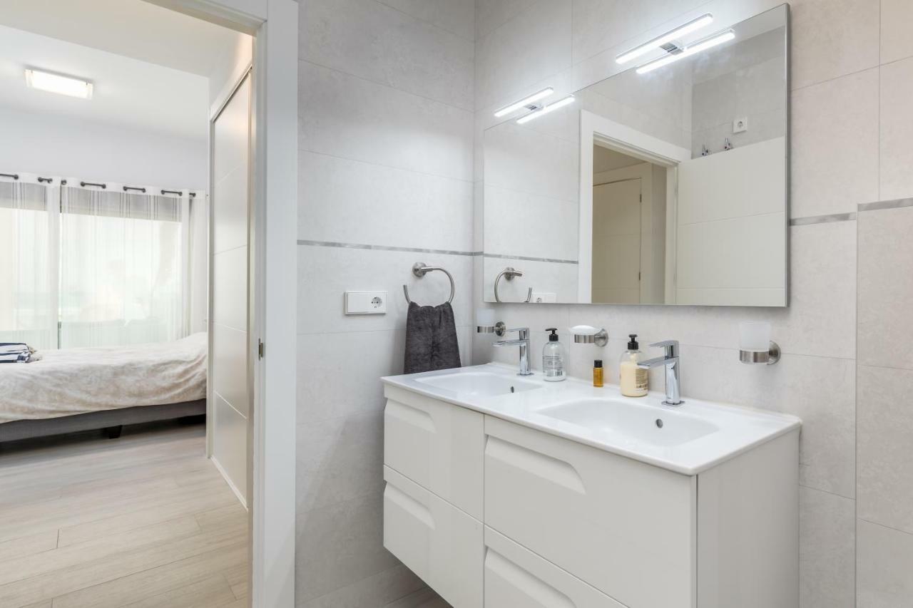 Luxury Beach Front Apartment With Pool Valencia Luaran gambar
