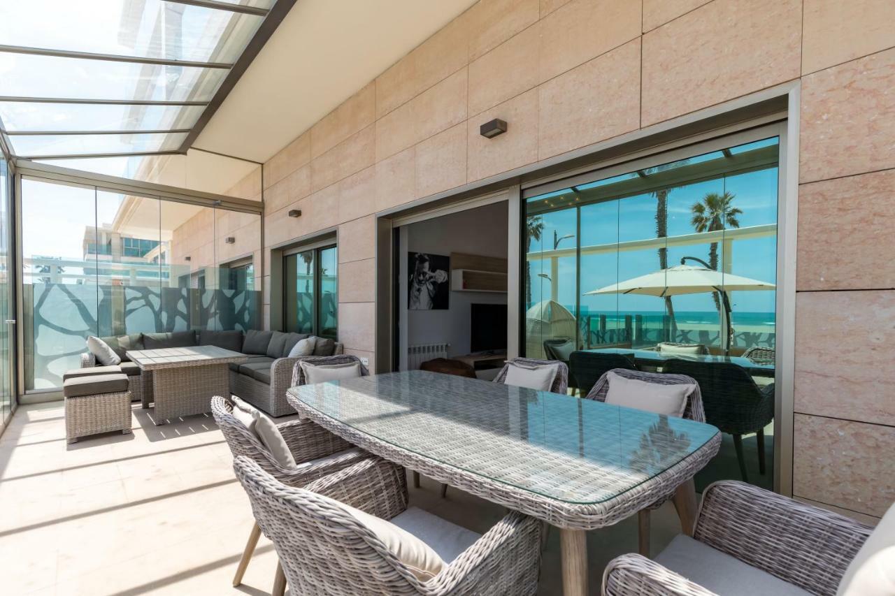 Luxury Beach Front Apartment With Pool Valencia Luaran gambar